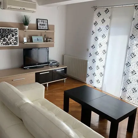 Neea Stinjan -free Parking Apartment